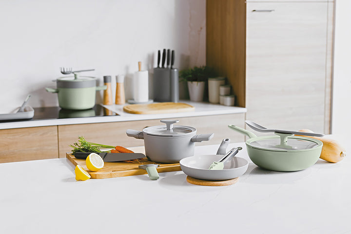 BergHOFF 28cm Covered Wok - Balance Sage with Non-Stick Coating, Lid with Spoon Rest and Strainer