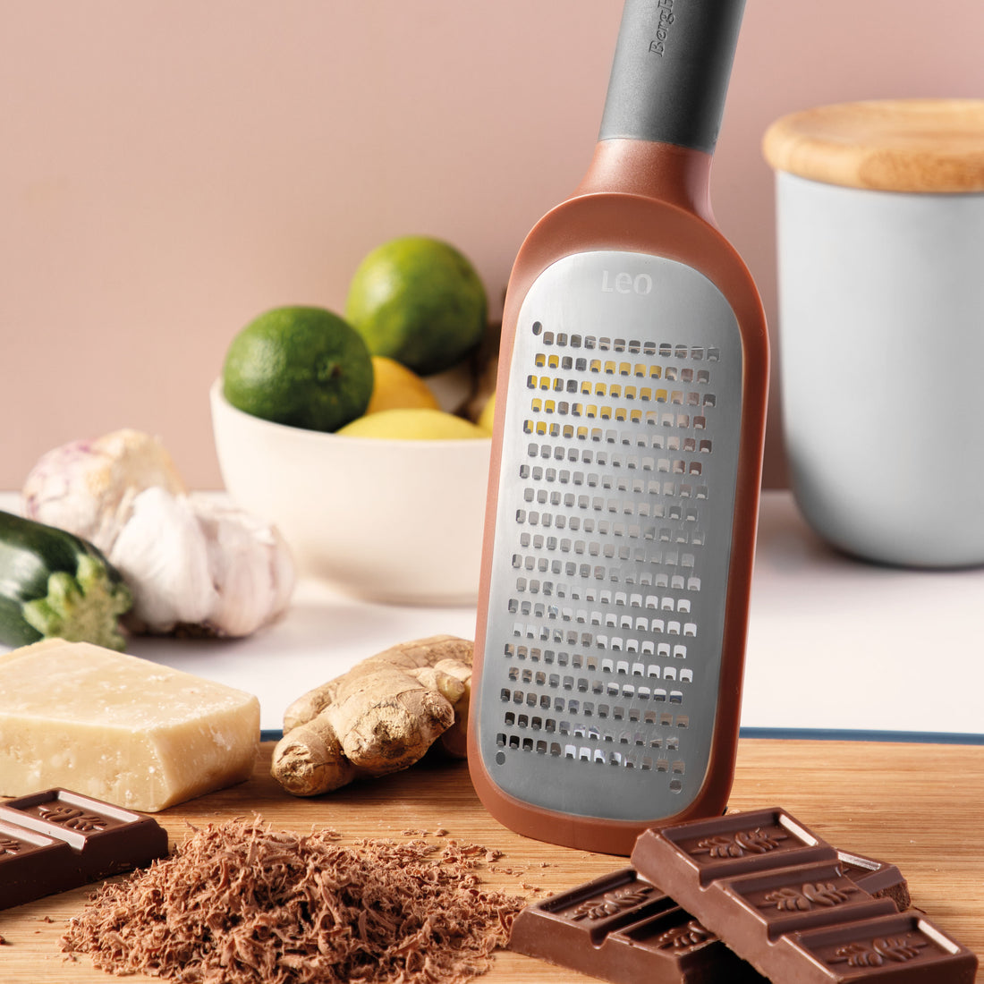 BergHOFF Coarse Paddle Grater - Ergonomic Handle, Ultra-Sharp Blade and Bowl Notches for Cheese, Veggies and More