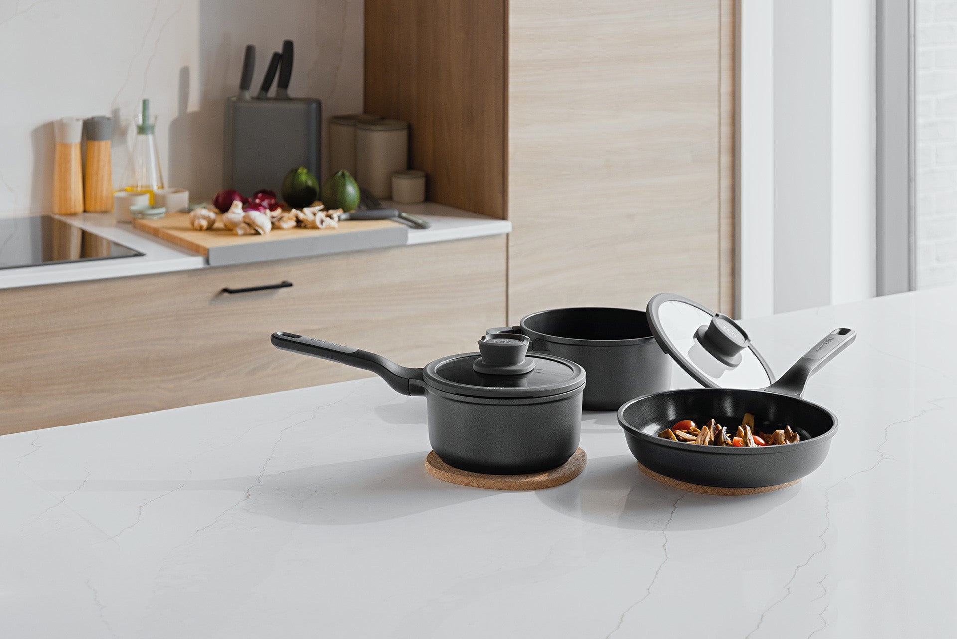 BergHOFF 5-Piece Cookware Set - Uqonic Downdraft Series with Non-Stick Coating and Glass Lid with Strainer