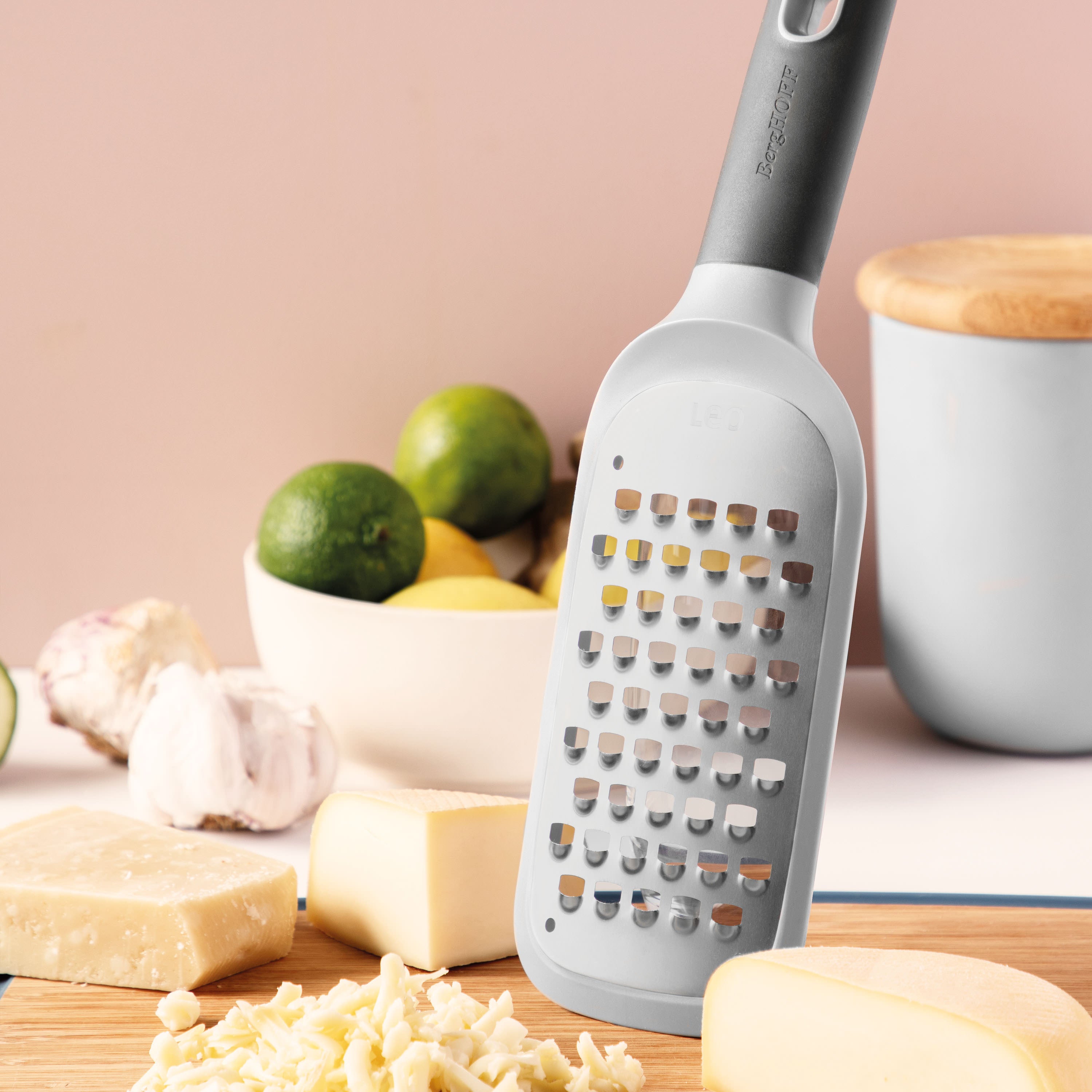 BergHOFF Ultra-Coarse Paddle Grater - Non-Slip Base, Stainless Steel Blade and Storage Sleeve for Safe Use