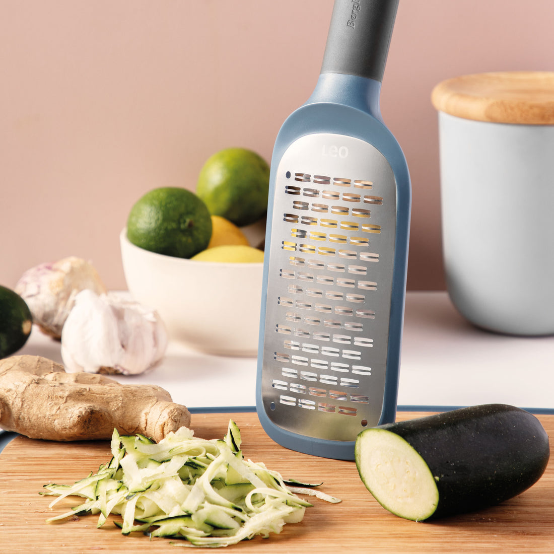 BergHOFF Ribbon Paddle Grater - Dual-Direction Stainless Blade with Soft-Grip Handle and Safety Cover